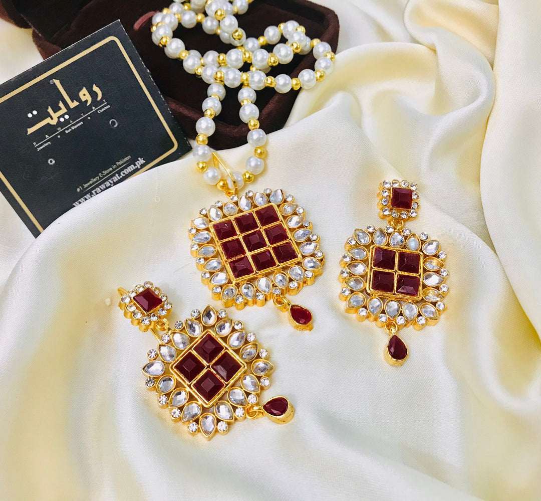 Maya Locket Set (Maroon)