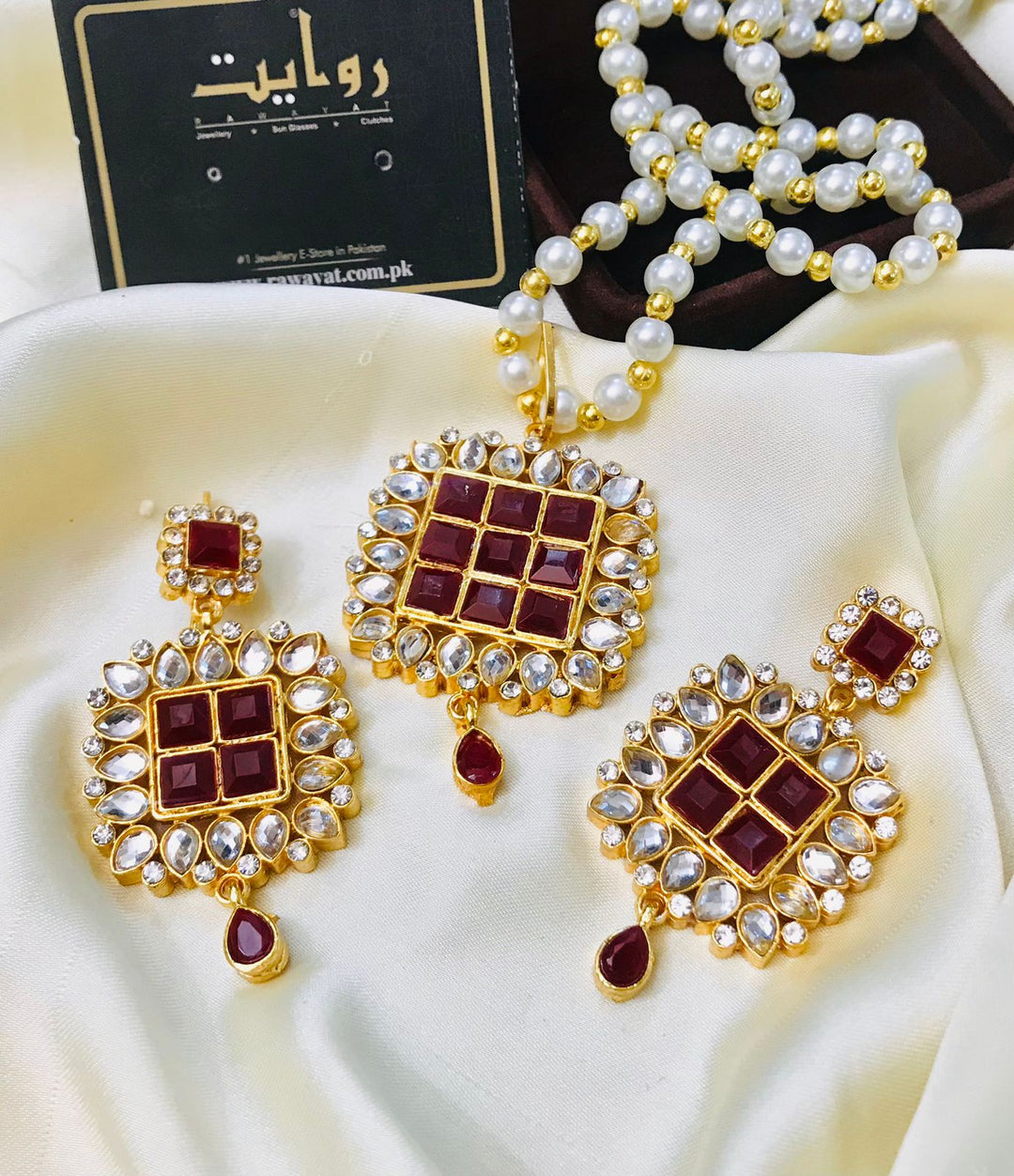 Maya Locket Set (Maroon)