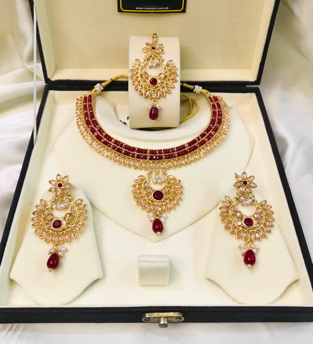 NOORA Set (Golden/Maroon)