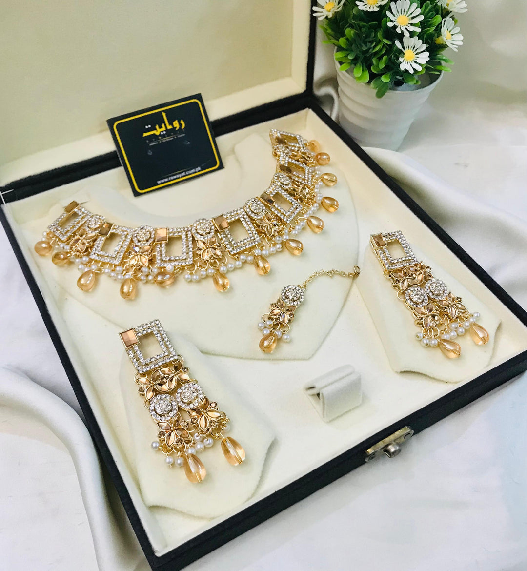 AHANA Necklace Set (Golden/White)