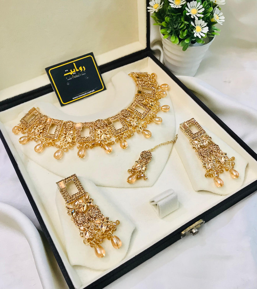 AHANA Necklace Set (Golden)