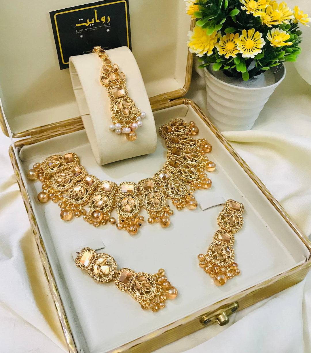 SOFIYA Necklace Set (Golden)