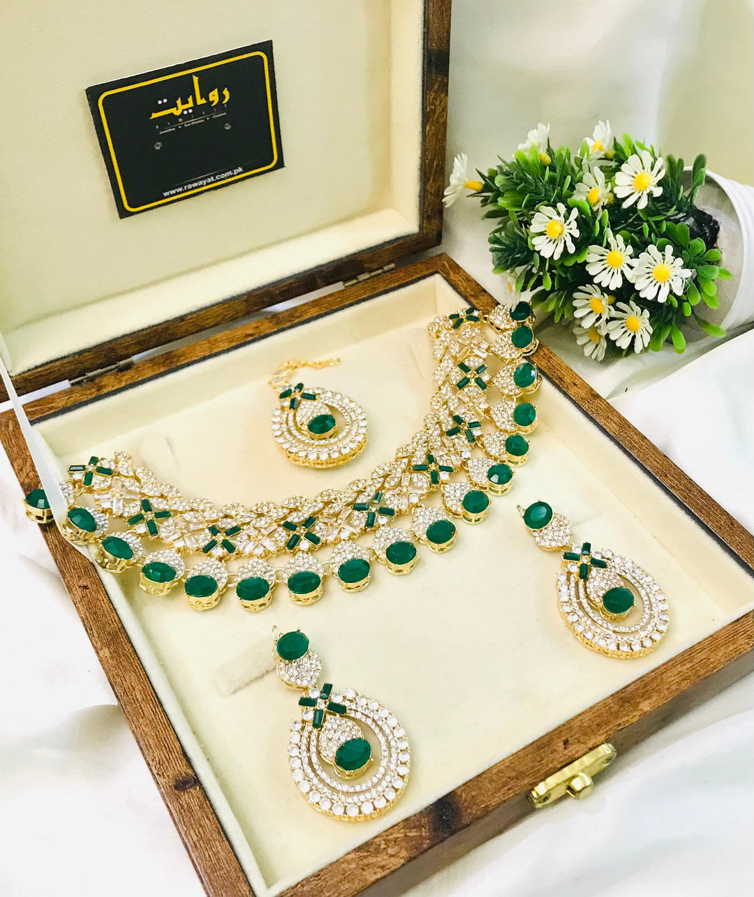 PREEYA Set (White/Green)