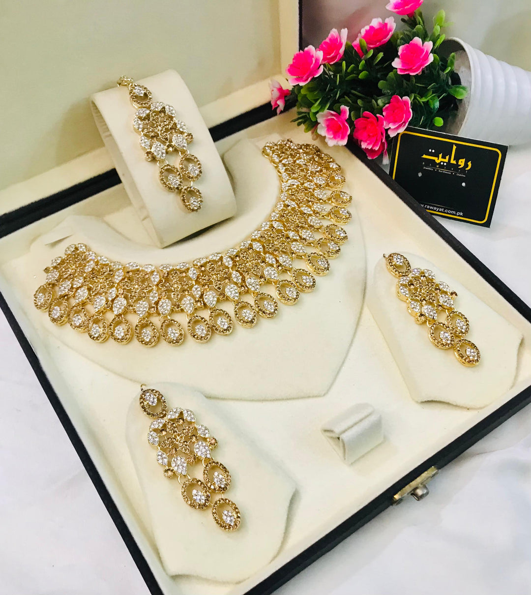 USHNA Set (Golden/White)